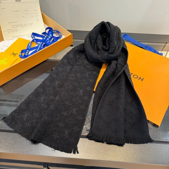 Louis Vuitton Black Monogram Scarf - Picture 2 of 6